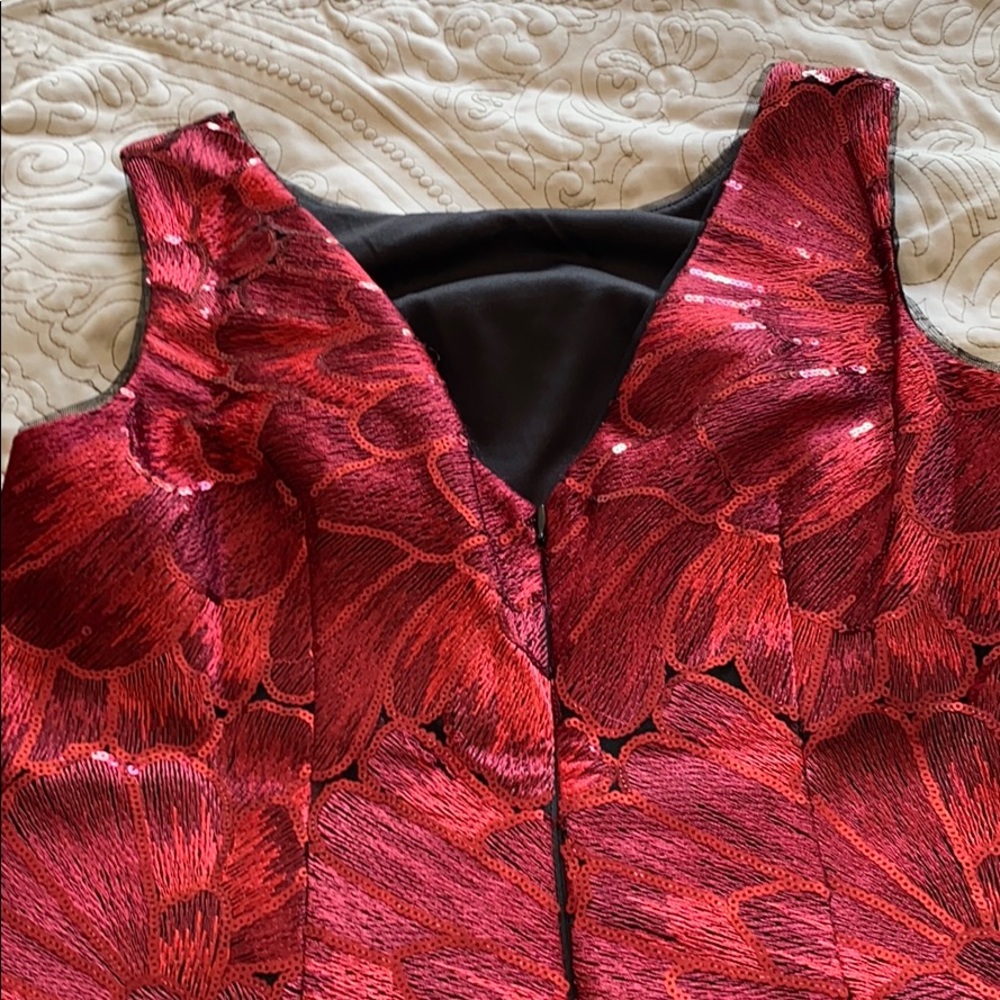 New Powerful red dress - Picture 3 of 4